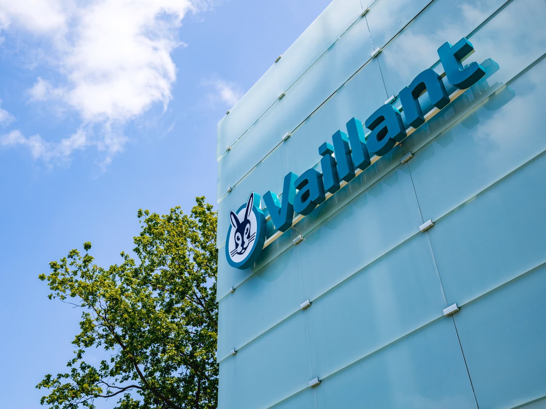 Logo Vaillant sur un bâtiment