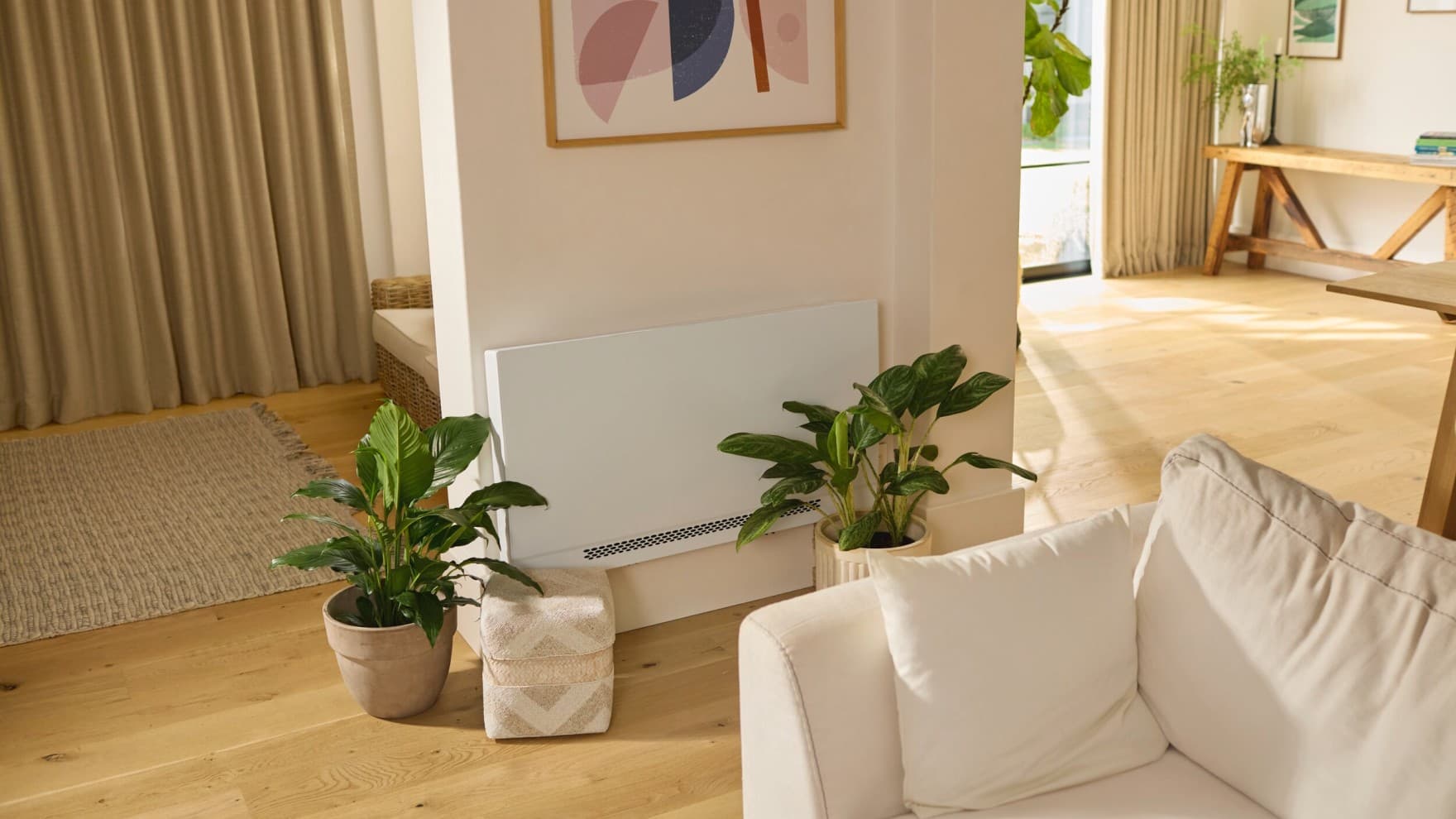 Console fan coil aroVAIR plus mounted on the wall