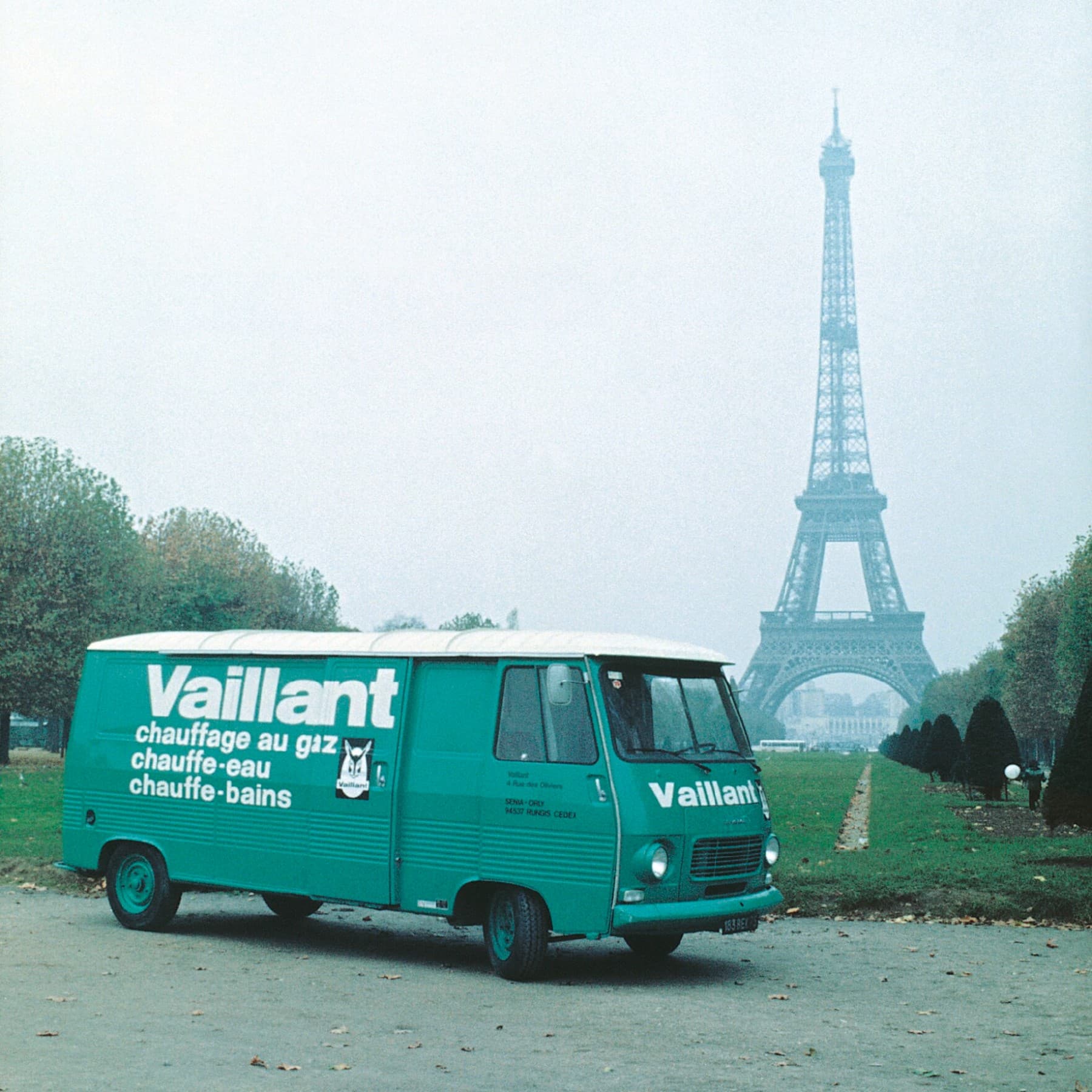 Johann Vaillant leaning to a heat pump