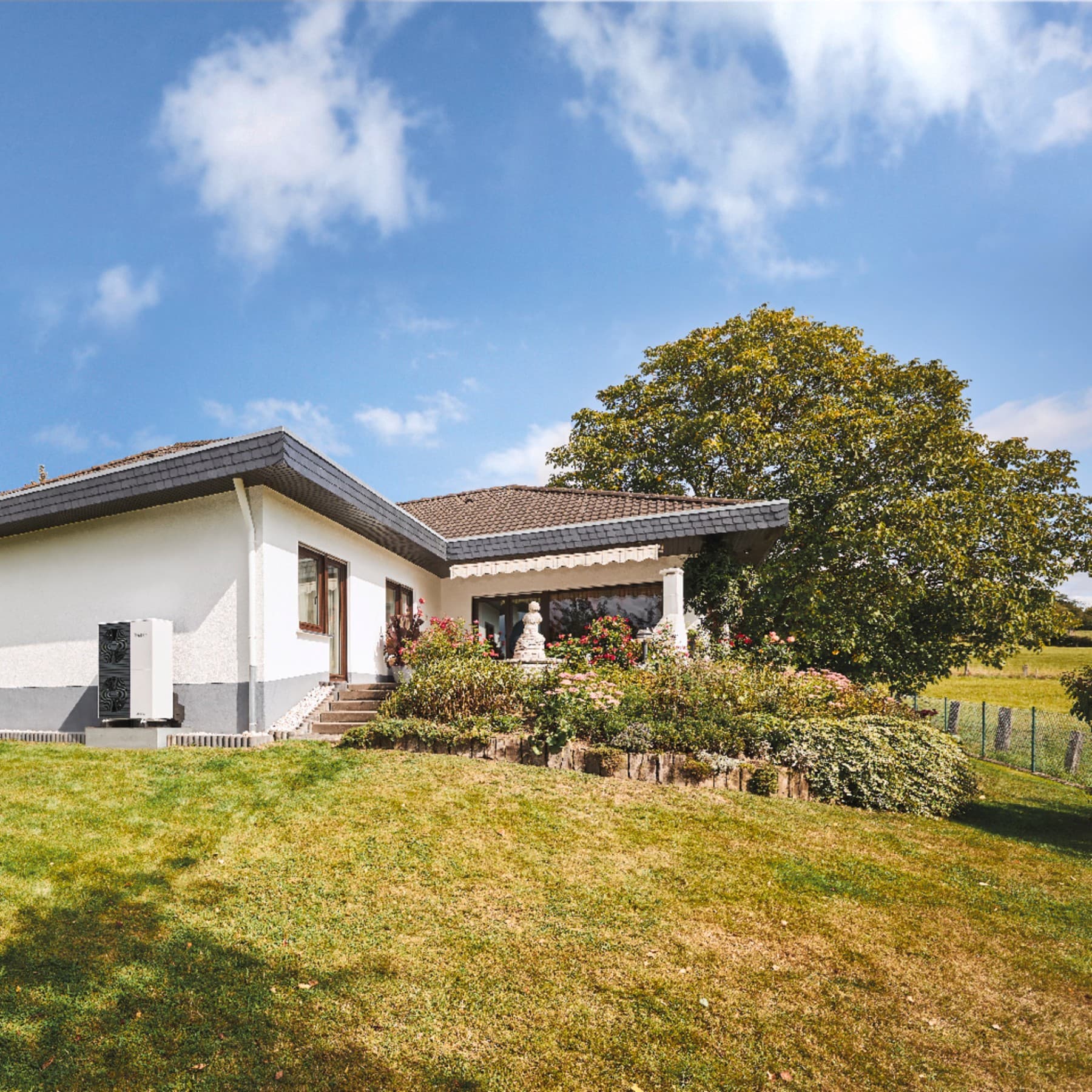 Mid- century home with a heat pump