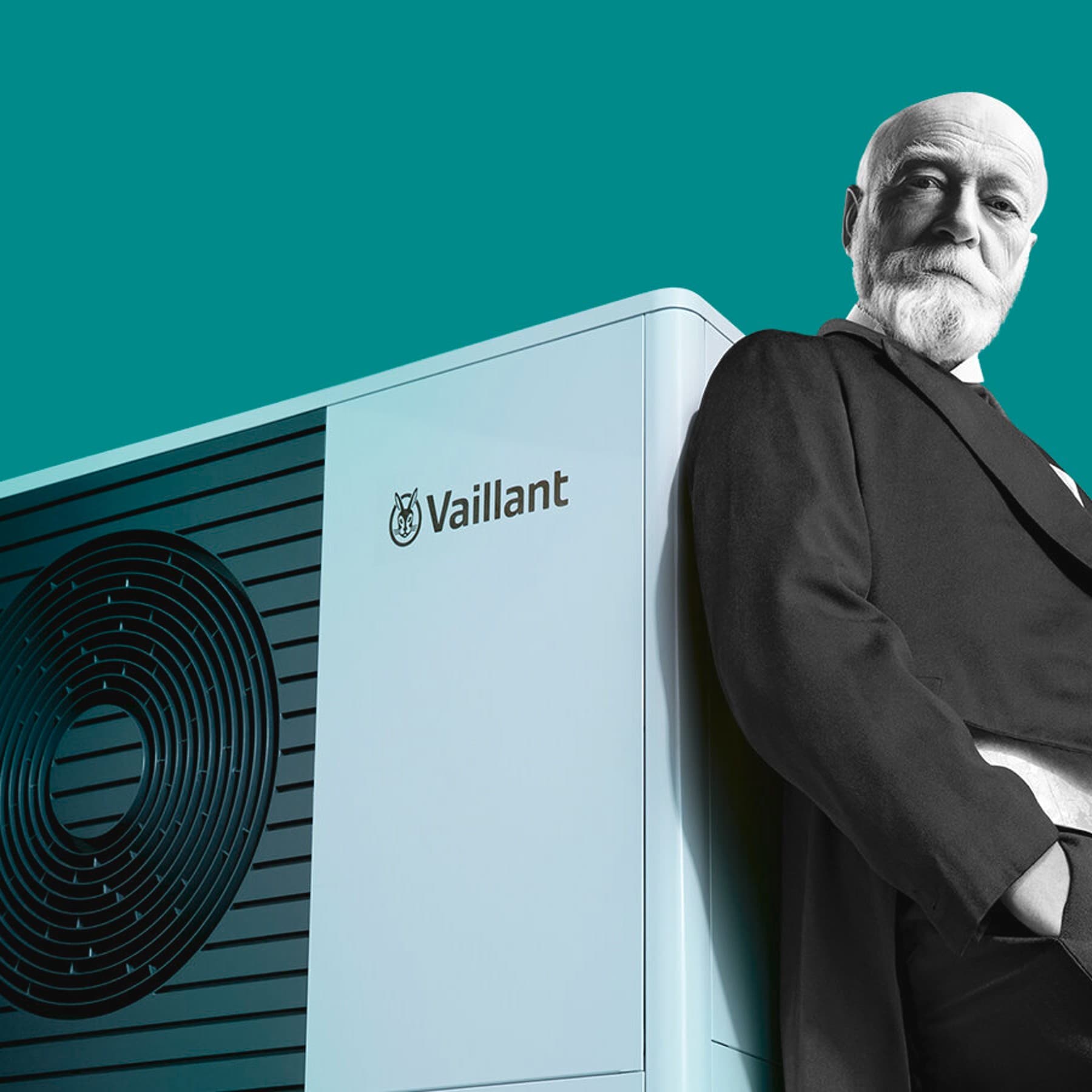 Johann Vaillant devant une pompe à chaleur