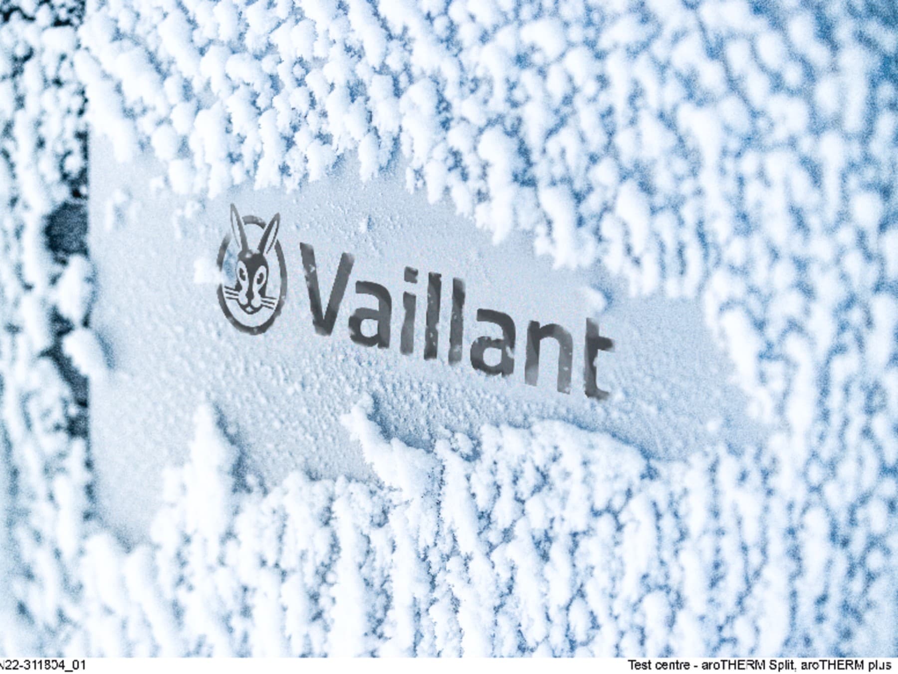Pompe à chaleur Vaillant recouverte de neige