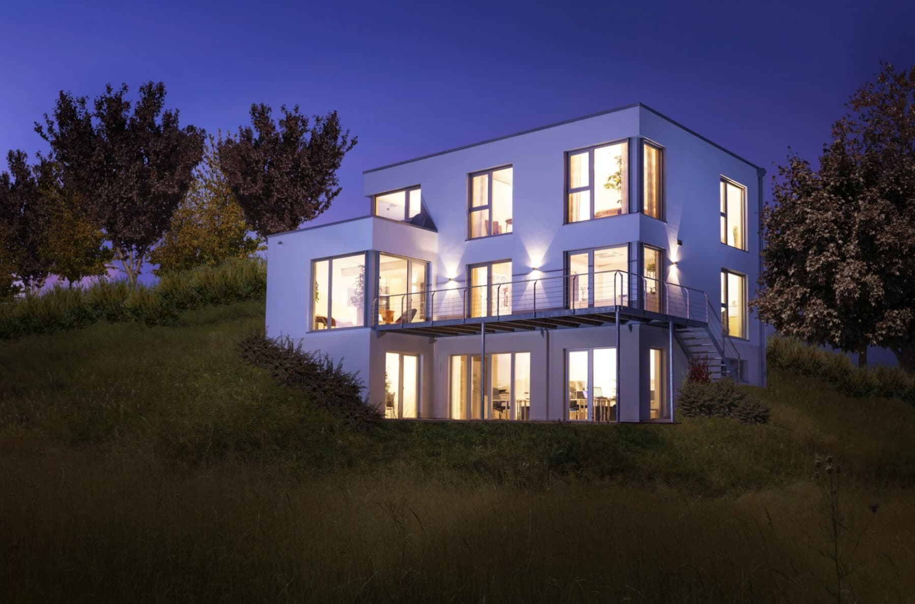 Maison illuminée la nuit