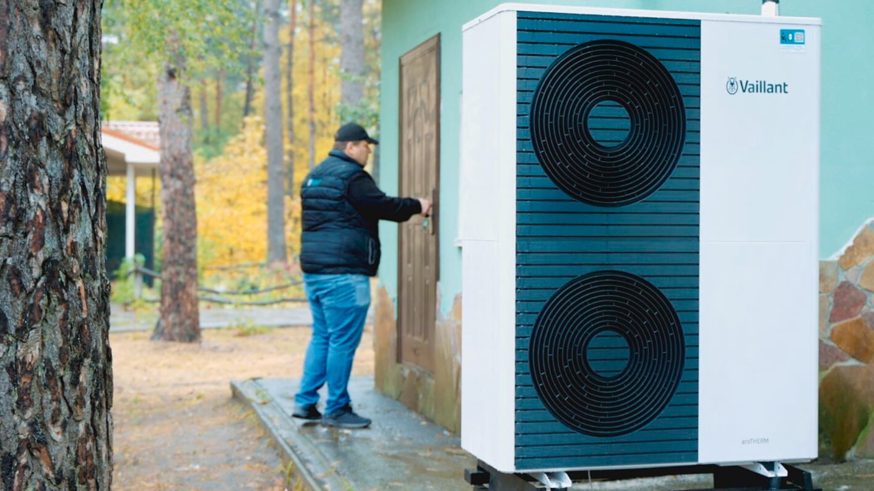 Nouvelle pompe à chaleur Vaillant devant un bâtiment du village d'enfants SOS à Brovary